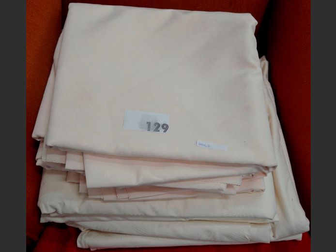 LOT: 7 x CREAM TABLECLOTHS