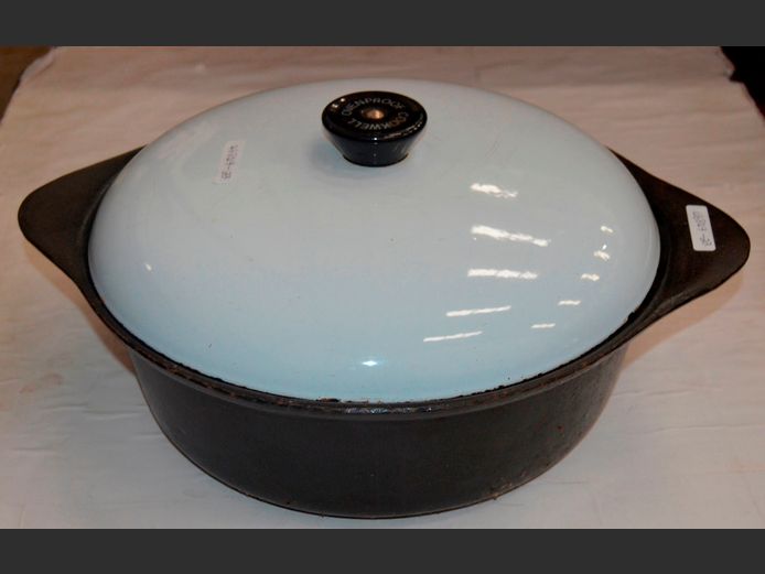 LARGE CAST IRON POT WITH LID, 32cm Diameter x 10cm High