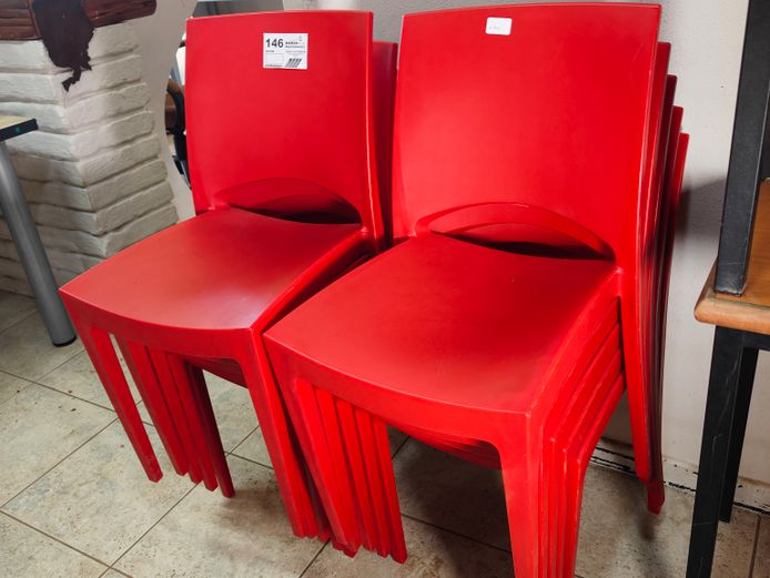 10 X RED PLASTIC CHAIRS