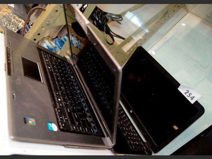 LOT OF 2 LAPTOPS: HP & ASUS [Untested, covers & batteries missing]