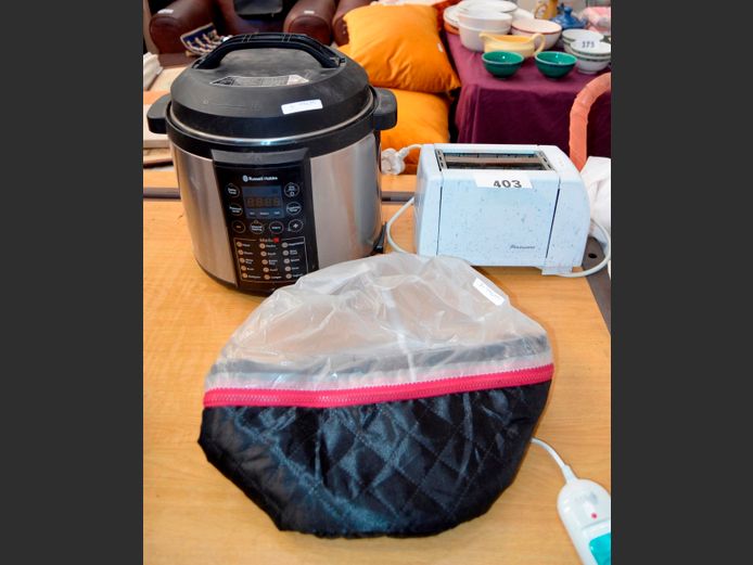 RUSSELL HOBBS PRESSURE COOKER [Handle damaged], FOOD WARMER BAG & A TOASTER [Faulty]