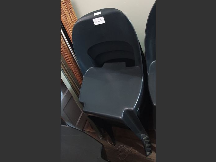 SET OF 6 BLACK PLASTIC PATIO CHAIRS