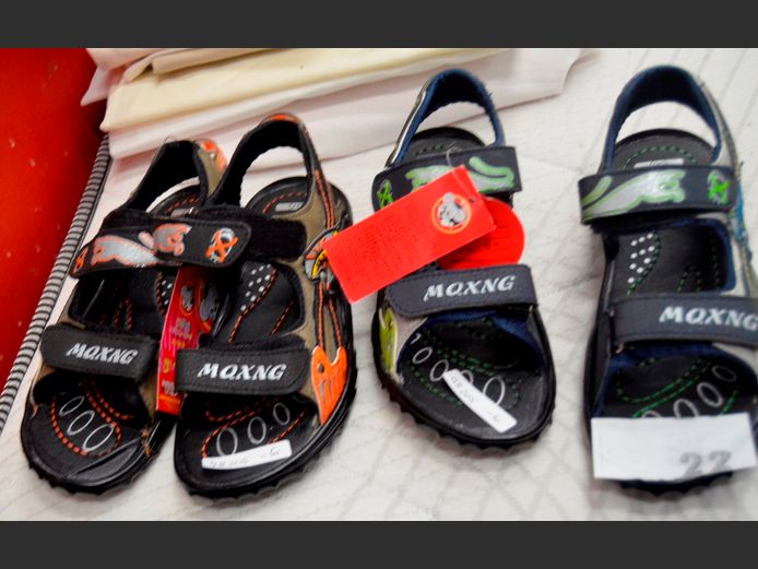 LOT: 2 x PAIRS SANDALS [Size 37 & 38]