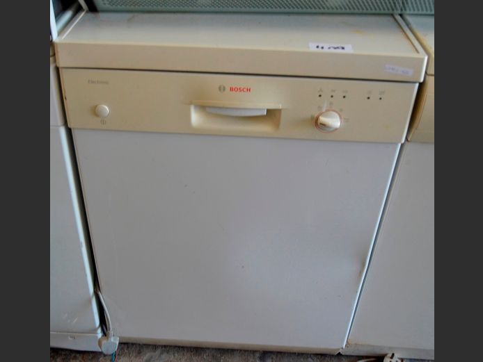 BOSCH DISHWASHER [Switches on, untested further]