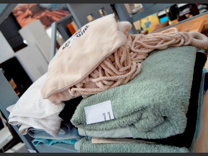 CORONA HAMMOCK WITH BAG & ASSORTED TOWELS [5,10]