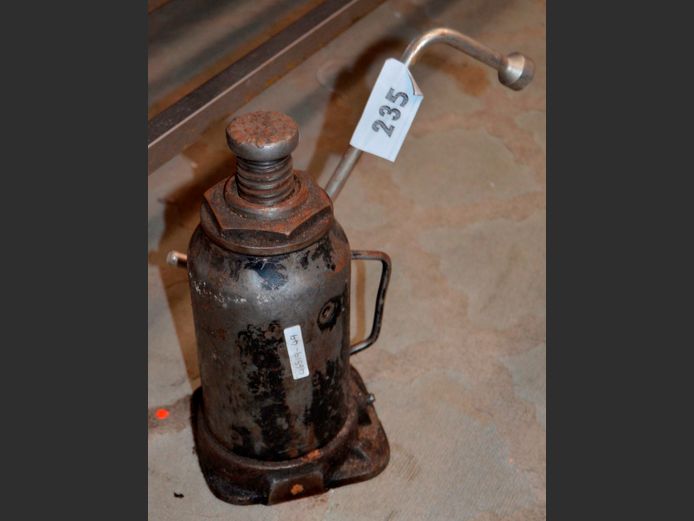 BLACK 3-TON BOTTLE JACK