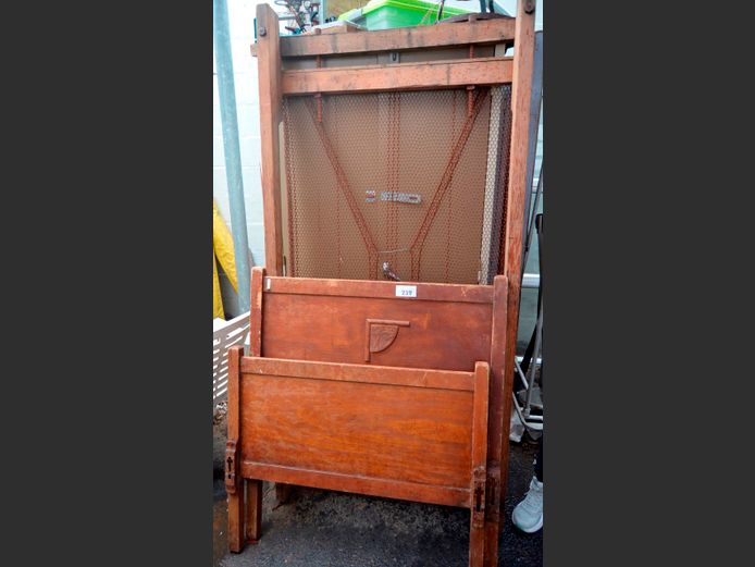 VINTAGE OAK SINGLE DIVAN