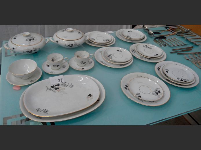 KPM KRISTER, GERMANY, 29-PIECE PART DINNER SERVICE