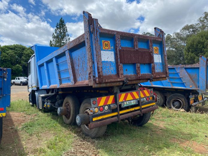 MERCEDES BENZ 3331 TIPPER TRUCK
