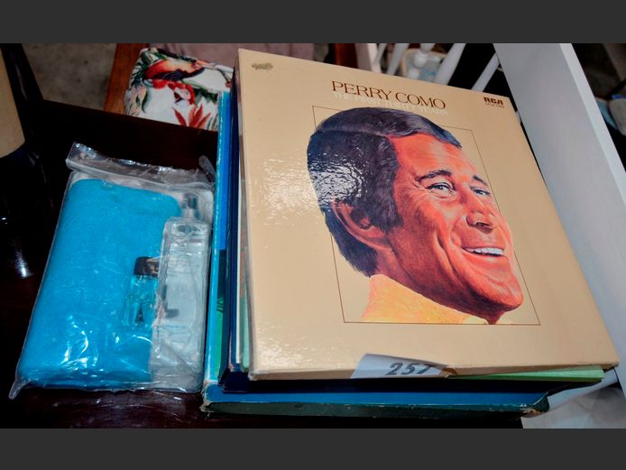 COLLECTION LP RECORDS: CLIFF RICHARD, PERRY COMO, GLEN MILLER, etc
