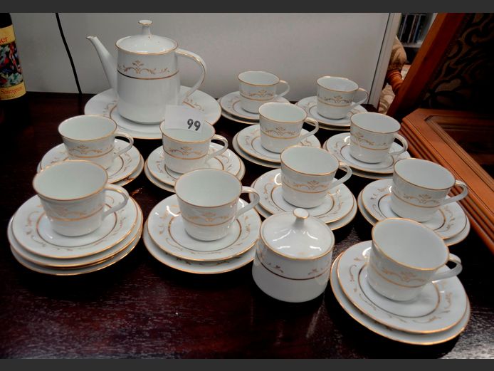 NORITAKE "JACQUELINE" WHITE & GOLD 41-PIECE PART TEA SET [Chips to some pieces]