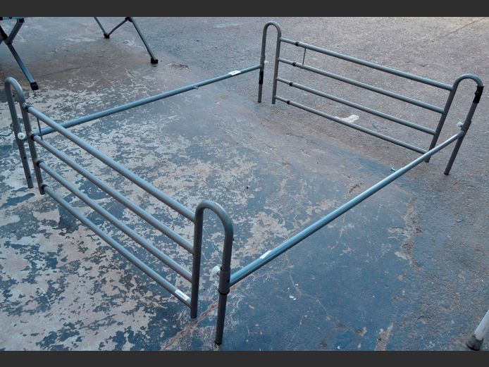 HOSPITAL BED SAFETY RAIL