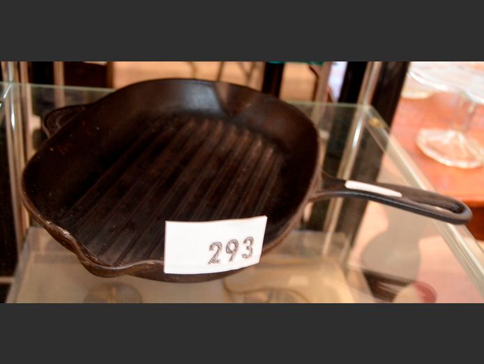 LE CREUSET CAST IRON GRIDDLE PAN, 35 x 23cm