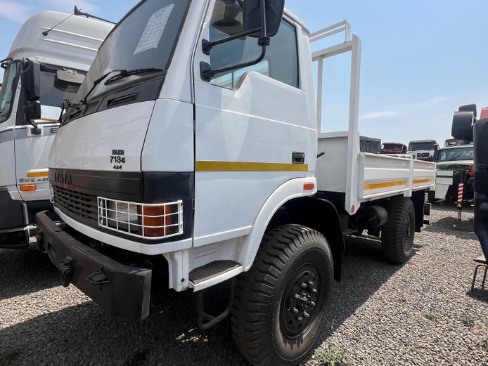 TATA 713c 4x4