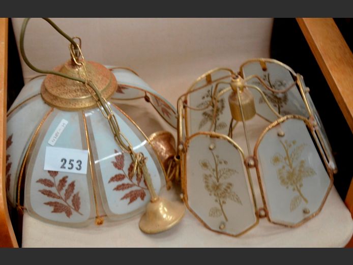 LOT: 2 x CEILING LIGHTS