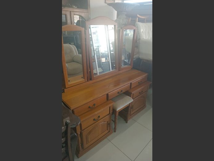 Oak dressing table and stool
