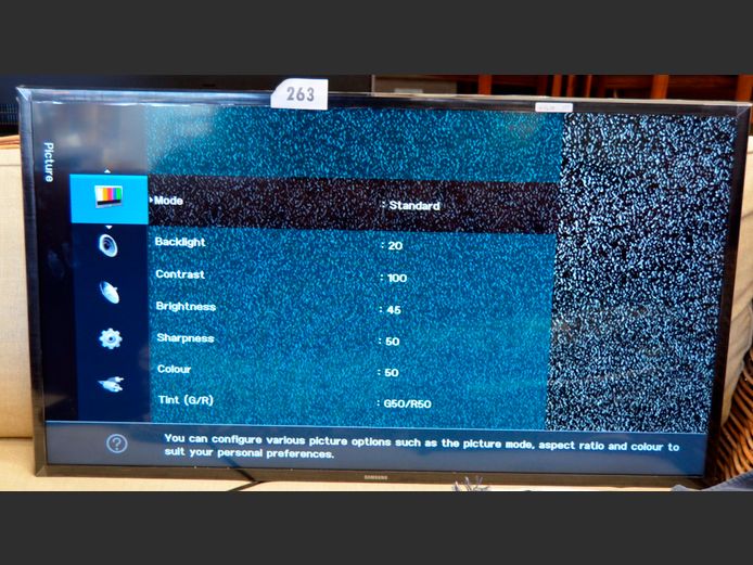 SAMSUNG 40" L.E.D. TV [Switches on] ### LICENCE PLEASE ###