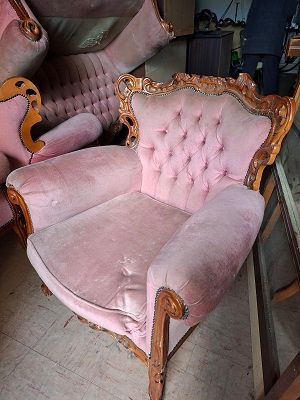 Victorian-parlor sofa set