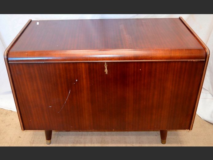 MID-CENTURY SAPELE MAHOGANY KIST, 102 x 55 x 67cm [Some scuff marks]