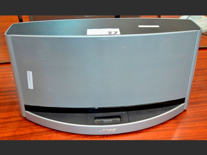 BOSE SOUND DOCK [Switches on, untested further]