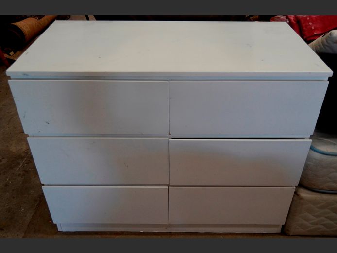 WHITE 6-DRAWER CHEST OF DRAWERS, 100 x 50 x 81cm [Water damage to base] [#: 403756504]