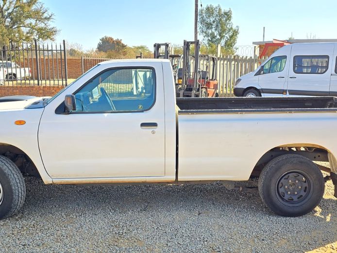 2015 Nissan NP300 2.5 Tdi LWB P/U S/C (STC)