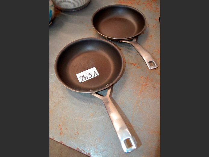 LOT OF 2: LE CREUSET NON-STICK FRYING PANS [Non-stick peeling]