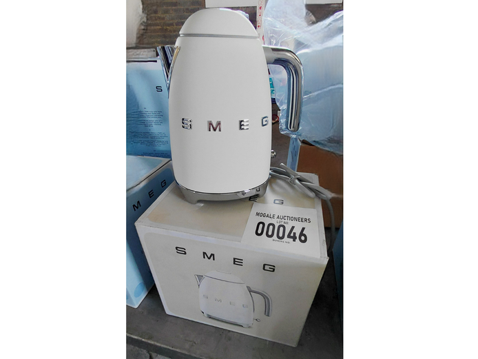 SMEG RETRO MATTE WHITE KETTLE 