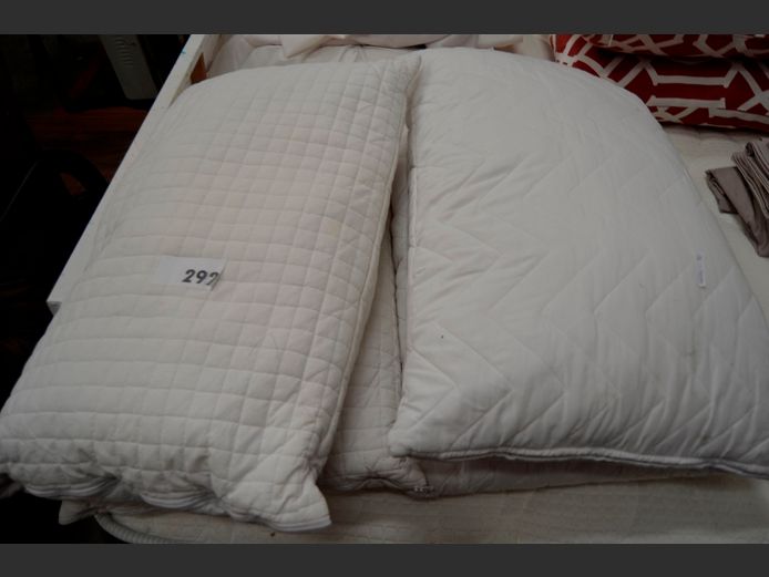 LOT: 4 x STANDARD PILLOWS