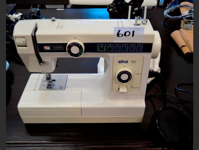 ELNA SEWING MACHINE WITH TREADLE [Switches on]