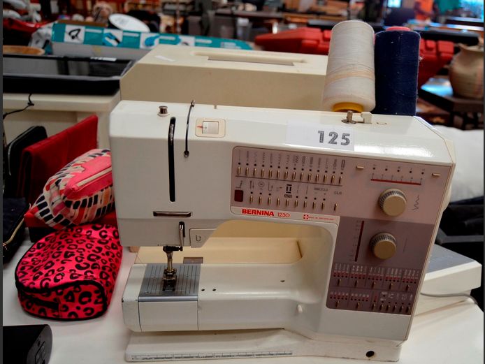 BERNINA 1230 SEWING MACHINE [Switches on, untested further]