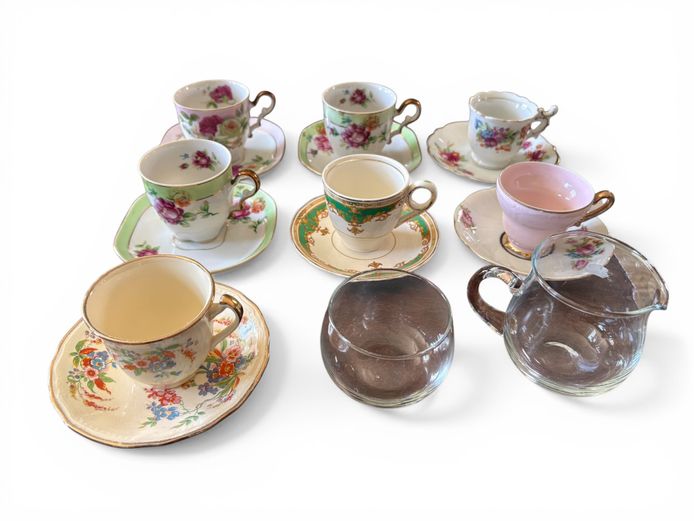 Mixed Vintage Teacups & Saucers