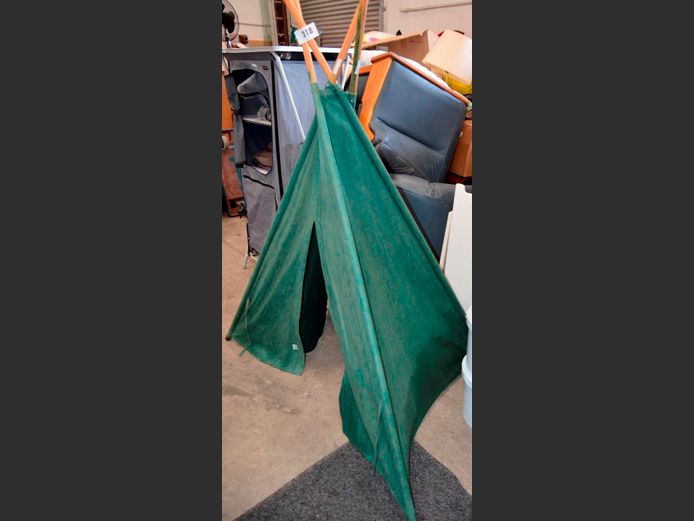 CHILDREN'S TEEPEE