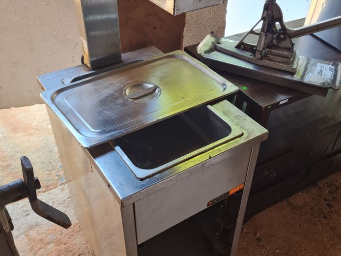 S/STEEL ANVIL FOOD WARMER - SINGLE PHASE / WORKING