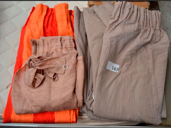 LOT: 2 x SETS OF 3 DROPS CURTAINS [80,83]