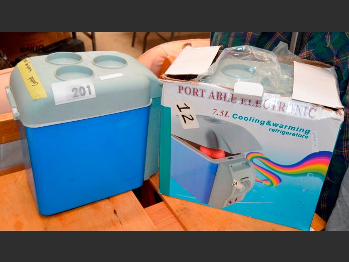 LOT OF 2: PORTABLE 7.5 LITRE 12V ELECTRIC COOLERS [Untested]