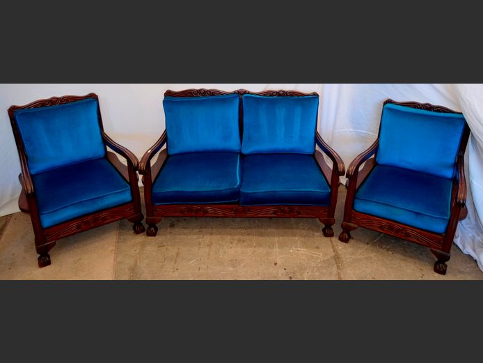 IMBUIA BALL & CLAW 3-PIECE, 4-SEATER LOUNGE SUITE WITH BLUE CUSHIONS