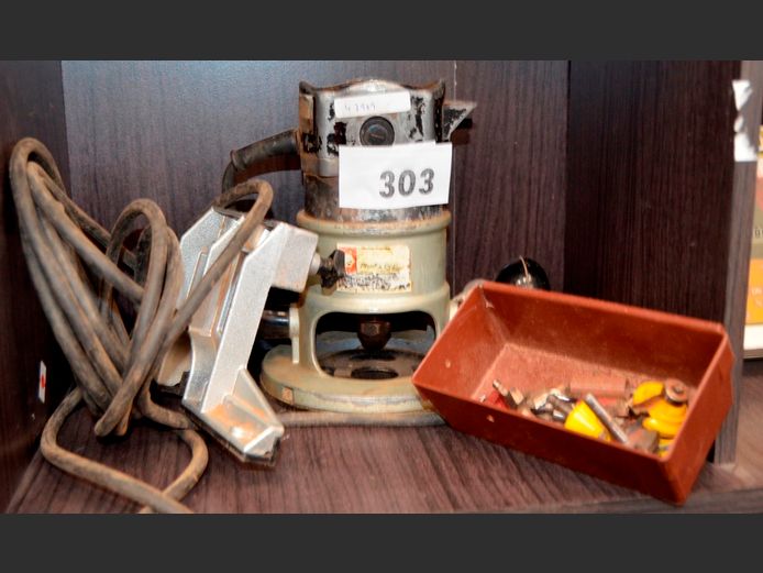 BLACK & DECKER ROUTER WITH BITS  [Switches on, Untested further]