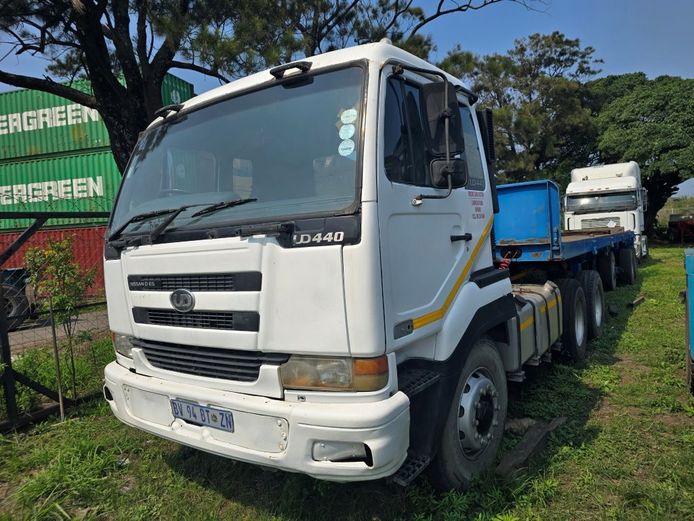  2007 NISSAN UD 440 D/D HORSE