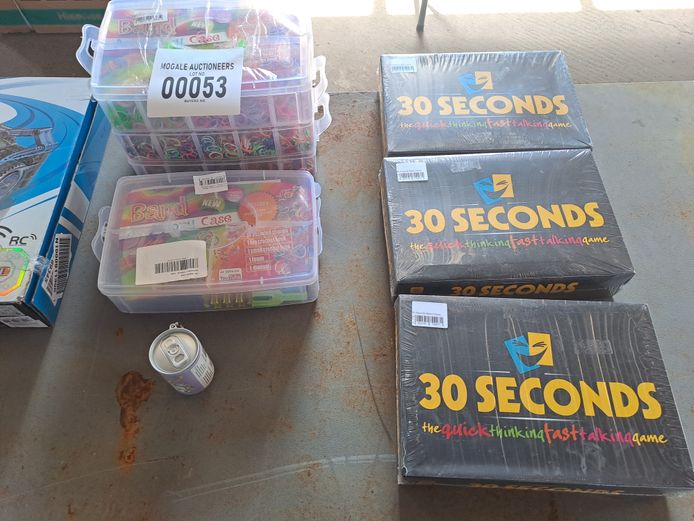 LOT OF KIDS TOYS/ LOOM BANDS/ 30SEC BOARDGAMES 