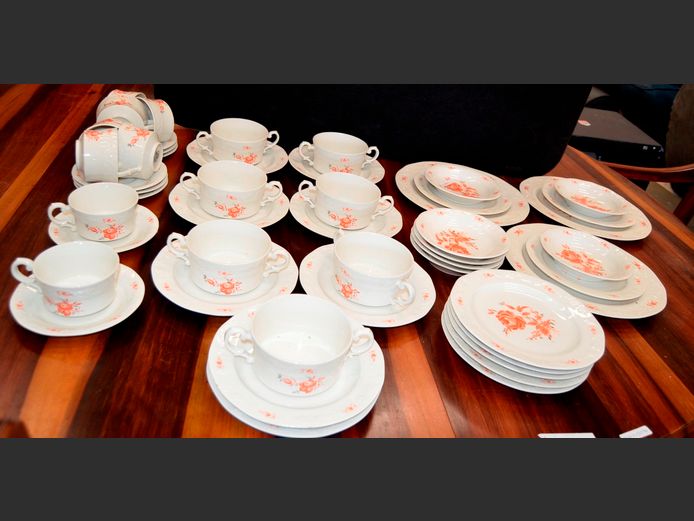 LA ROCHELLE 44-PIECE PART DINNER SERVICE [Chips to some pieces]
