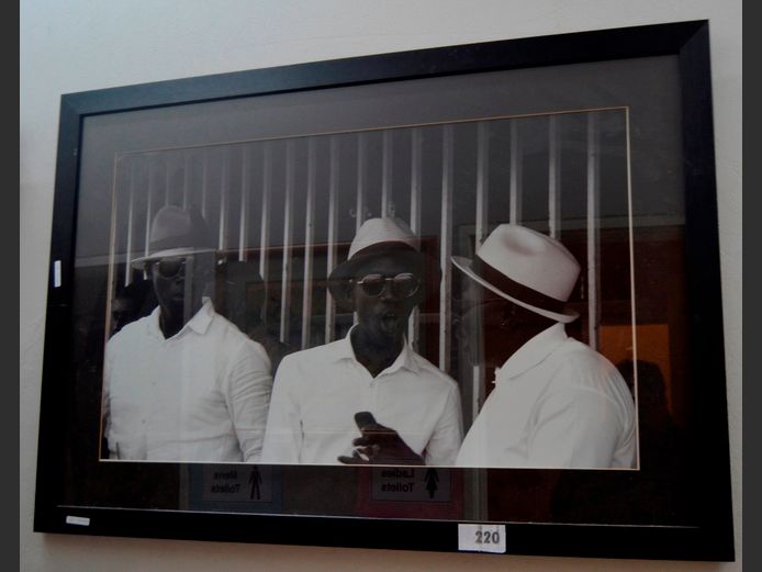 FRAMED BLACK & WHITE PHOTOGRAPHIC PRINT, 88.5 x 53.5cm