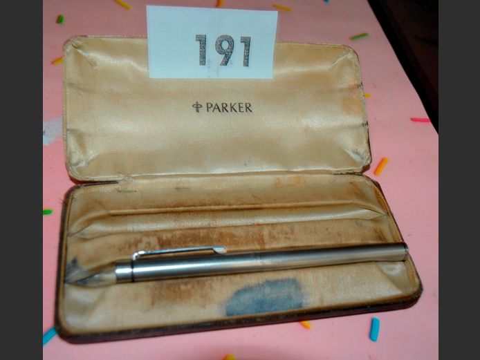 VINTAGE PARKER FOUNTAIN PEN WITH CASE [Condition unknown]