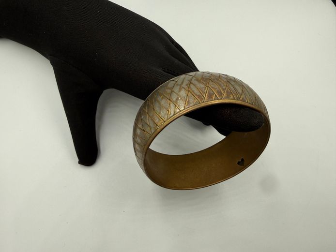 Metal bangle