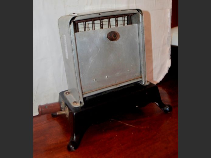 "VOLTS & WATTS" VINTAGE TOASTER, 23 x 14 x 23cm [Untested, no power cable]
