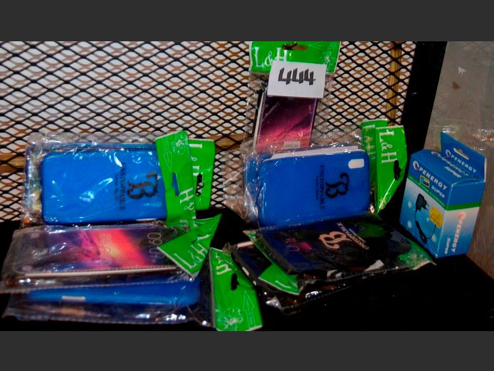 CELLPHONE COVERS & CHARGER