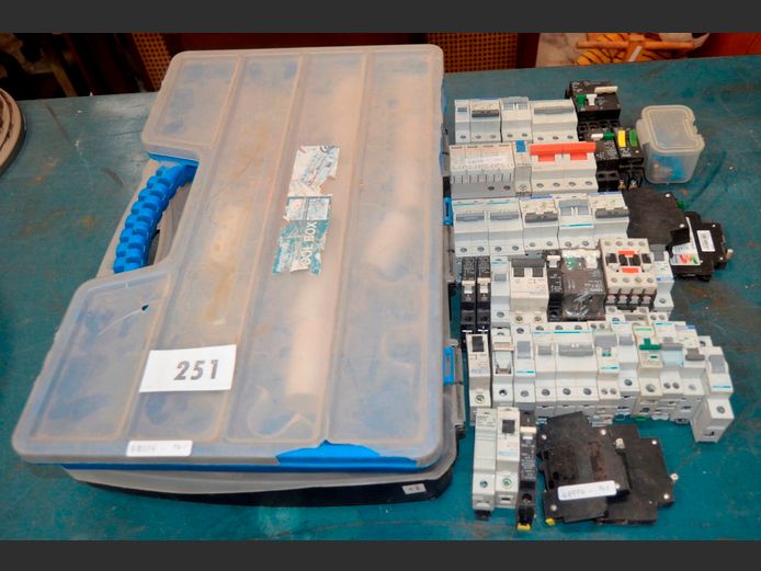 LOT: SCREW SORTERS, CIRCUIT BREAKERS, etc