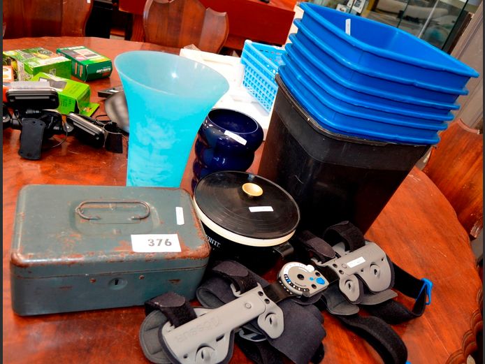 LOT: 6 x BLUE PLASTIC BUCKETS, REBOUND KNEE BRACE, etc [18,20]