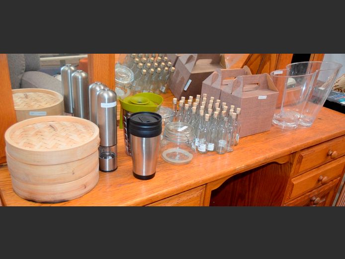 CLEAR ACRYLIC DOUBLE WINE COOLER, SET ELECTRIC SALT & PEPPER GRINDERS, BAMBOO STEAMERS, MINI GLASS BOTTLES WITH CORK STOPPERS, etc