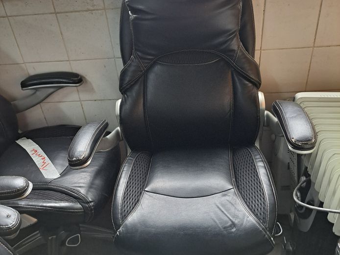 Black Leather Swivel ChairS